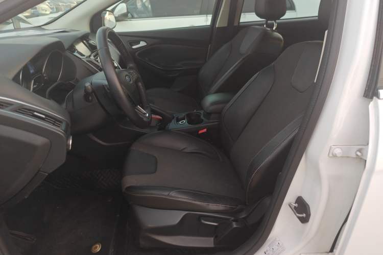 Used Ford Focus 2012 Hatchback 2.0L Automatic Luxury Sport Model Left Front Seat