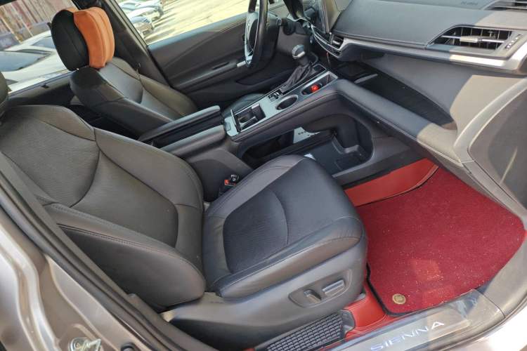 Used Toyota SIENNA 2021 2.5L Hybrid Platinum Edition Right Front Seat