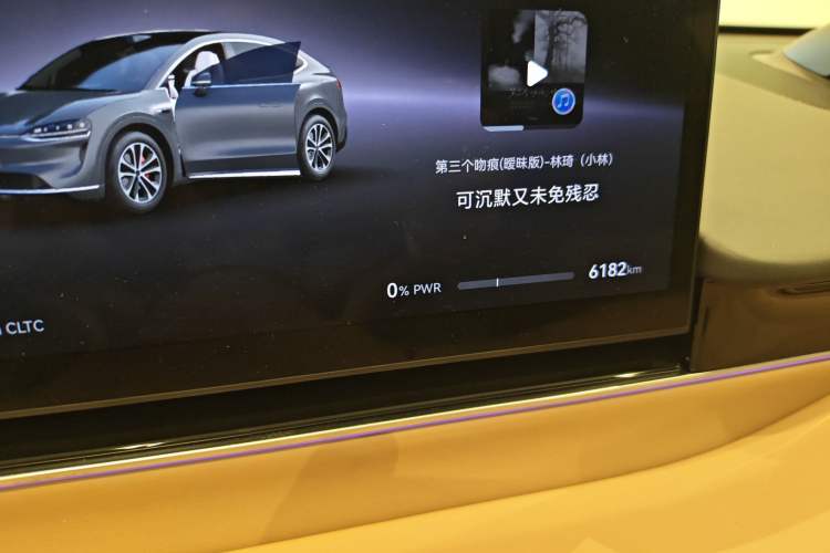 Used Hima Luxeed R7 2026 Model Range-Extending Ultra Odometer Close Up