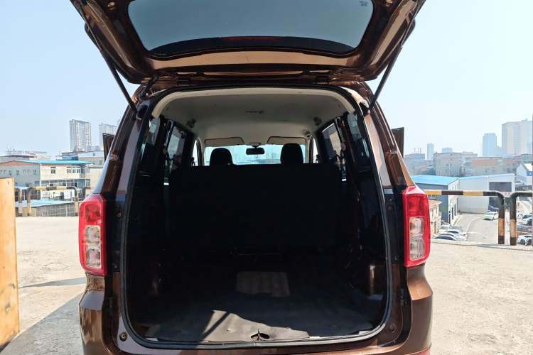 Used Wuling Hongguang 2019 1.5L S Basic Version China VI Standard LAR