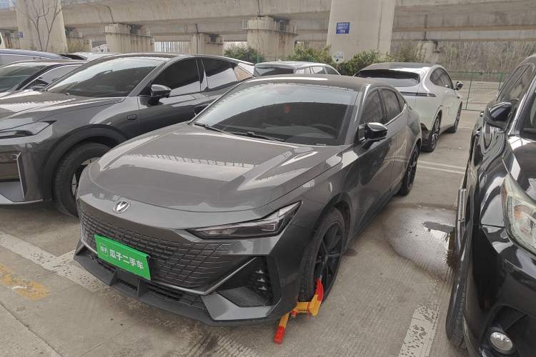 Used Changan UNI-V 2023 1.5T Prestige Model