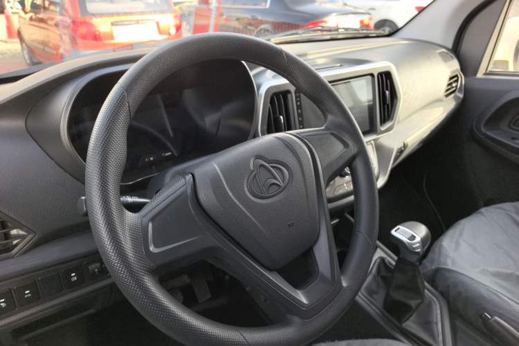 Used Chana Ruixing EM60 2023 All-Electric Van 4525 mm Long Flat Roof with Side Doors 2 Seats 60 kW 38.7 kWh
