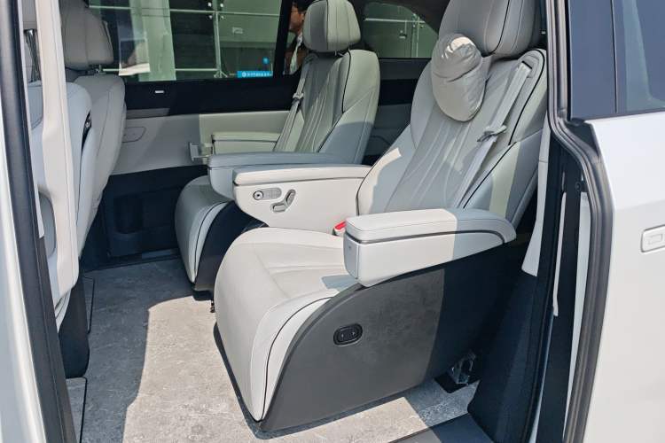 Used XPeng X9 2024 702 Ultra-Long Range Pro
