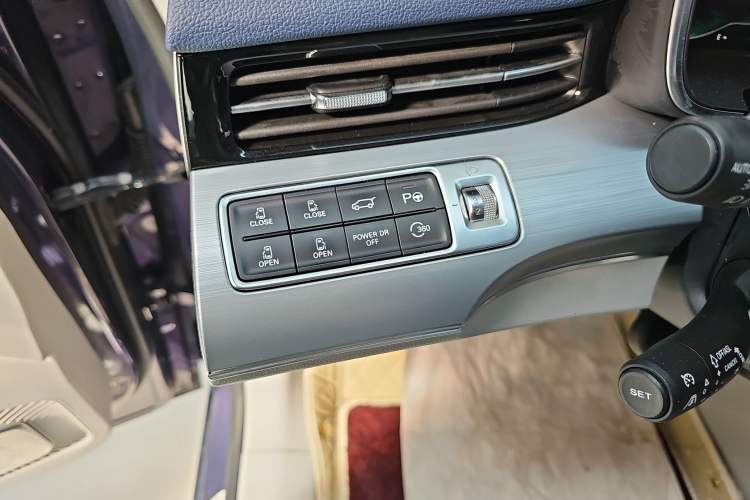 Used Roewe iMAX8 2021 400TGI Supreme Series Ultimate Edition
