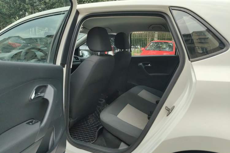 Used Volkswagen Polo 2016 1.4L Manual Fashion Model