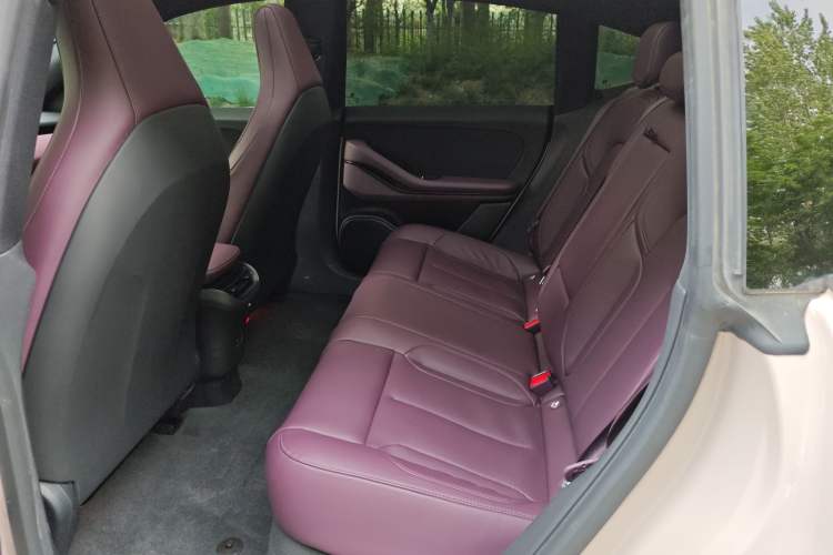 Used Nio ET5 2024 75 kWh Left Rear Seat