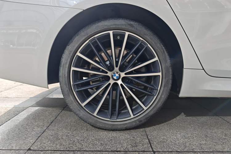 Used BMW 5 Series 2022 Second Facelift 530Li Leading Edition M Sport Package Exterior 4