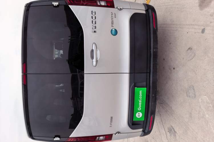 Used SAIC MAXUS Xintu V70 2023 2.0T Elite Edition Manual Transmission Short Wheelbase Low Roof 5/6 Seats (125 hp)