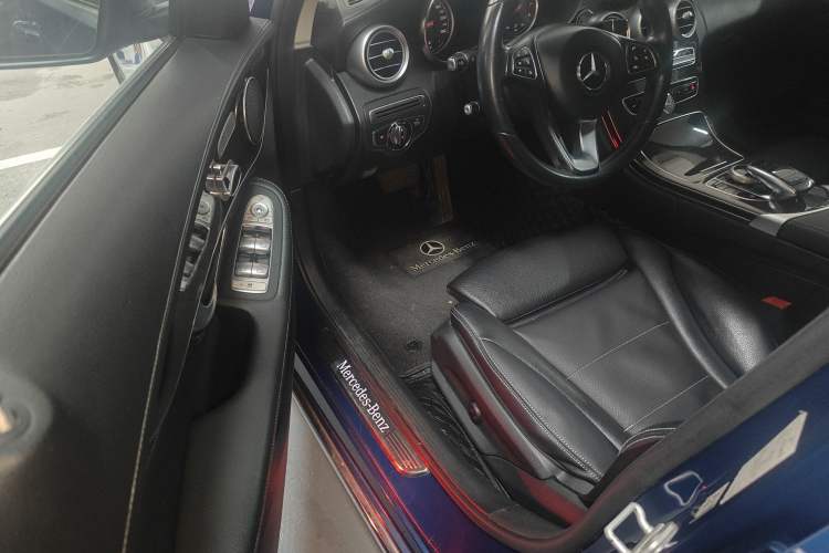 Used Mercedes-Benz C-Class 2015 C 200 L Interior 1