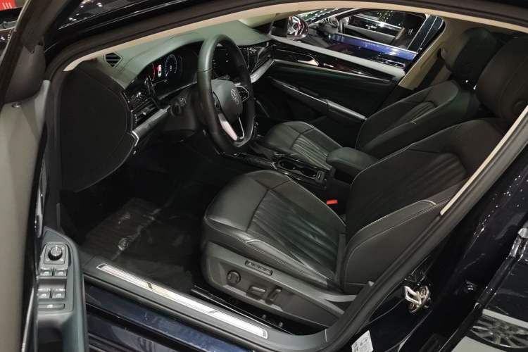 Used Volkswagen Passat 2023 Facelift 330TSI Luxury Edition
