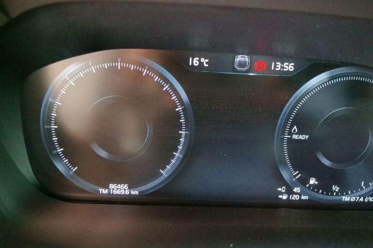 Used Volvo XC60 New Energy 2021 T8 E-Drive Hybrid Smart & Dynamic Edition Odometer Close Up