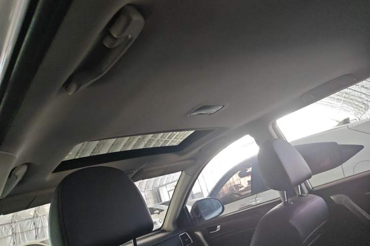 Used Haval H6 2015 Revised Version Sport Edition 1.5T Manual Transmission Two-Wheel Drive Elite Grade Headliner