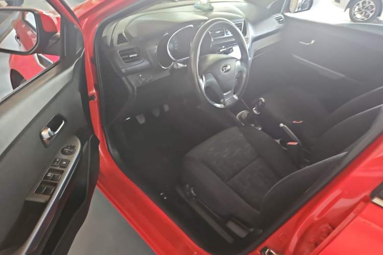 Used Kia K2 2015 Sedan 1.4L MT TOP
