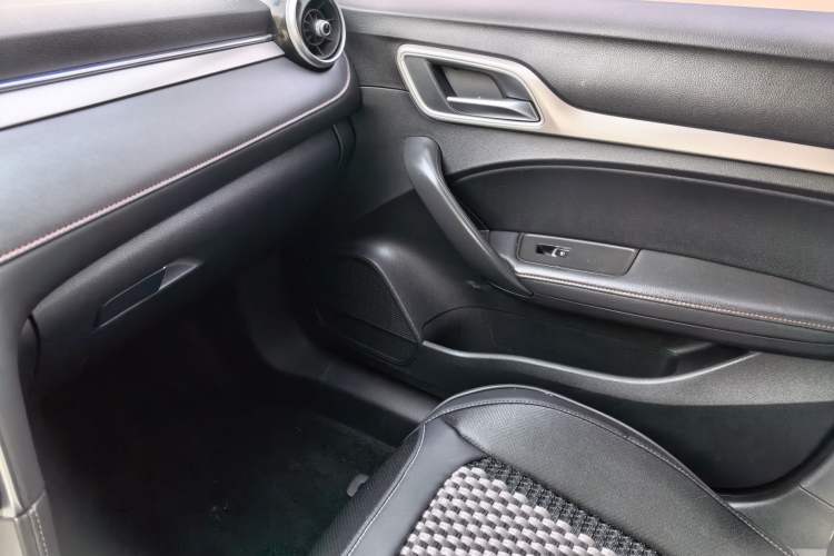 Used MG 6 2017 20T Manual Elite Smart Connect Version China V Standard Interior 5