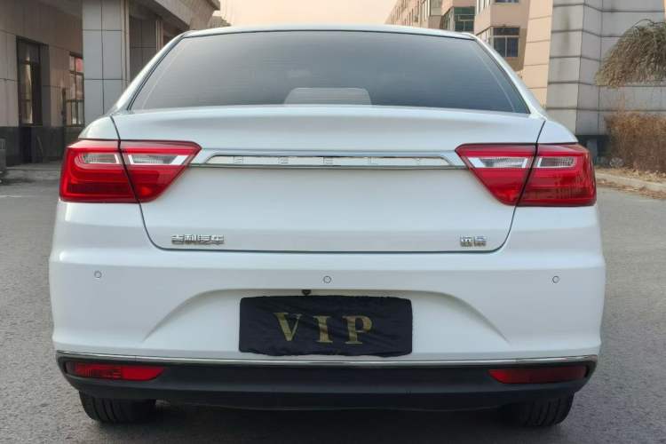 Used Geely Auto Vision 2019 Upgraded Model 1.5L Manual Luxury Version China VI Standard
