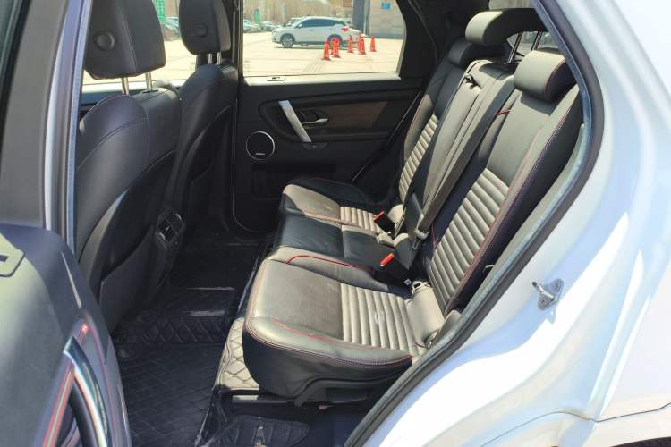 Used Land Rover Discovery Sport 2021 249 PS R-Dynamic HSE Luxury Custom Edition Left Rear Seat