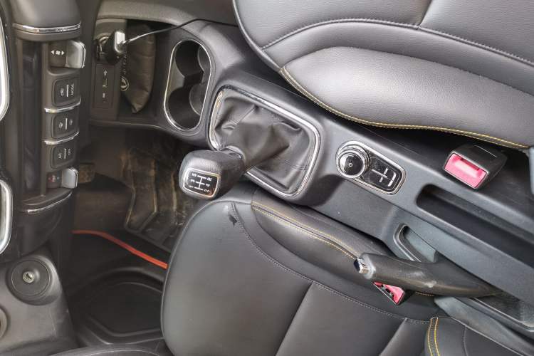 Used Dongfeng Aeolus AX4 2017 1.6L Manual ChaoShang Model
