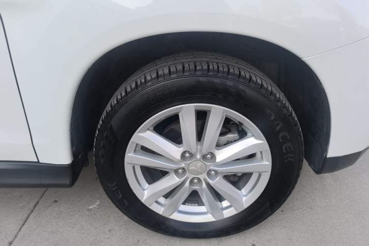 Used Mitsubishi ASX 2015 2.0L CVT Four-Wheel Drive Premium Edition