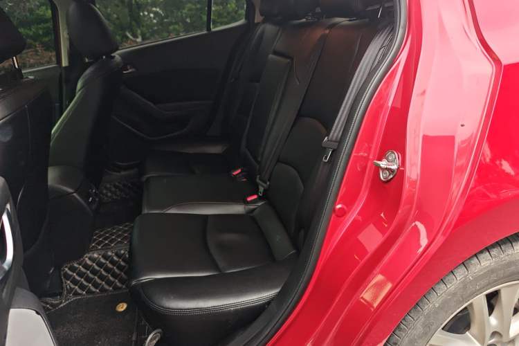 Used Mazda 3 Axela 2017 Sedan 1.5L Automatic Luxury Model Emission Standard China V Left Rear Seat