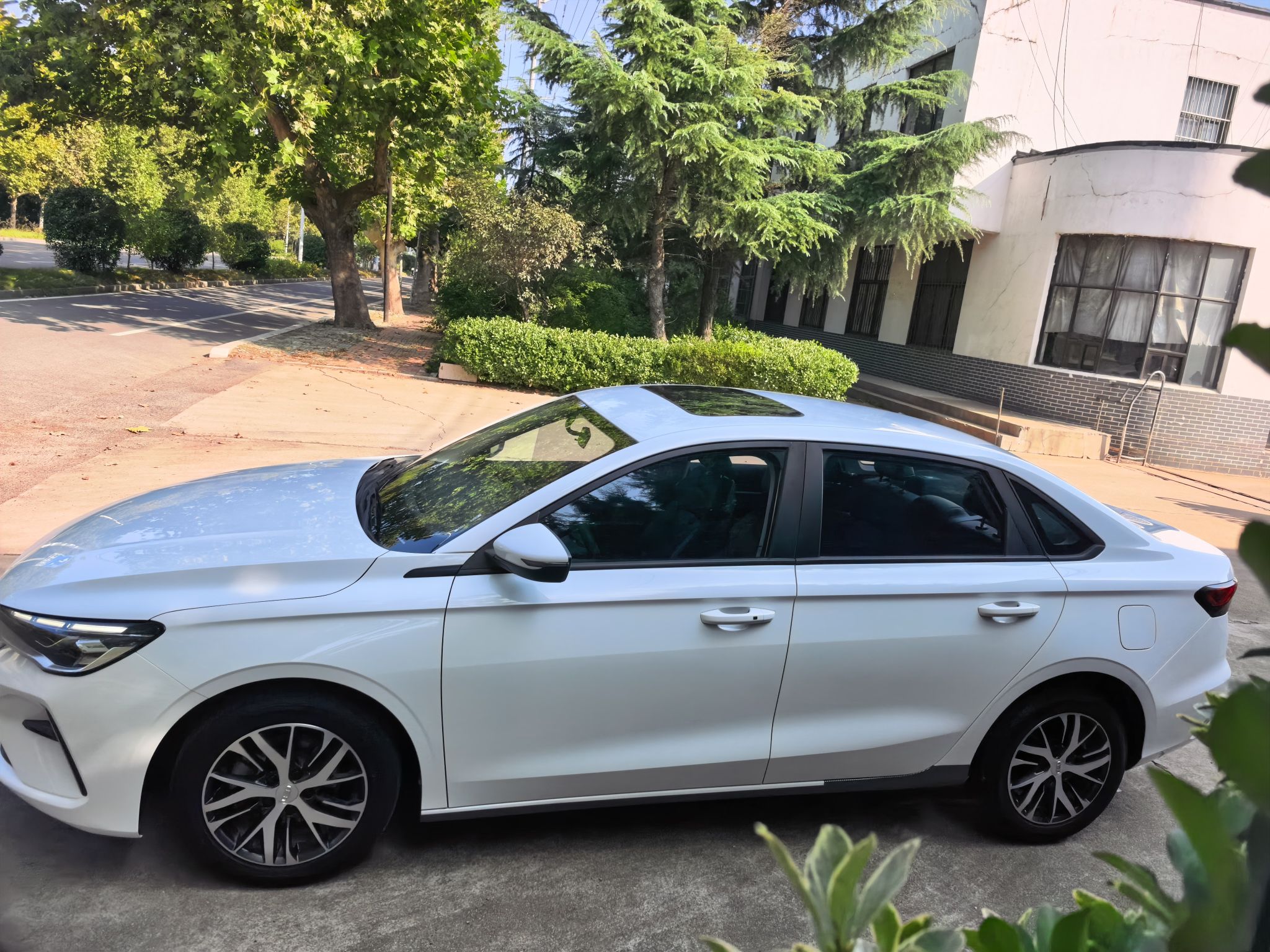 Geely Auto Emgrand 2022 4th Generation 1.5L CVT Elite Model — снимка 15