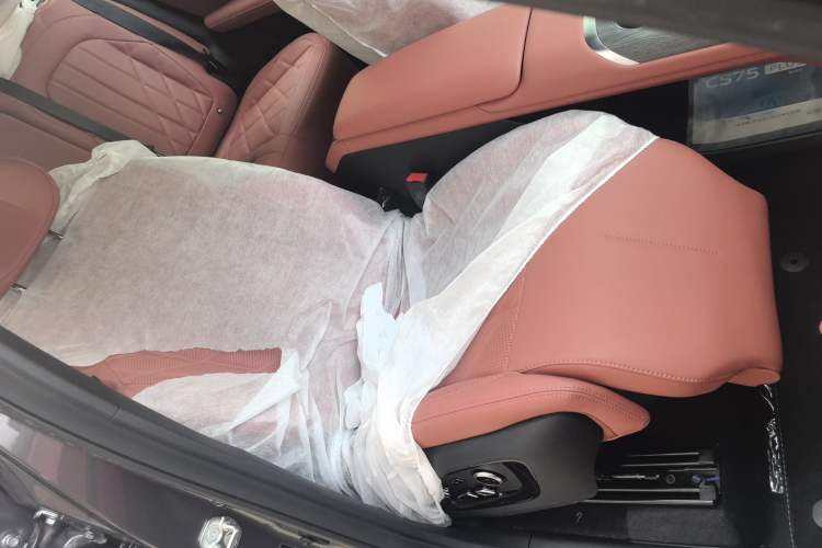 Used CHANGAN CS75 PLUS 2025 4th Generation UItra 2.0T New Blue Whale – Smart & Powerful Version Interior 3