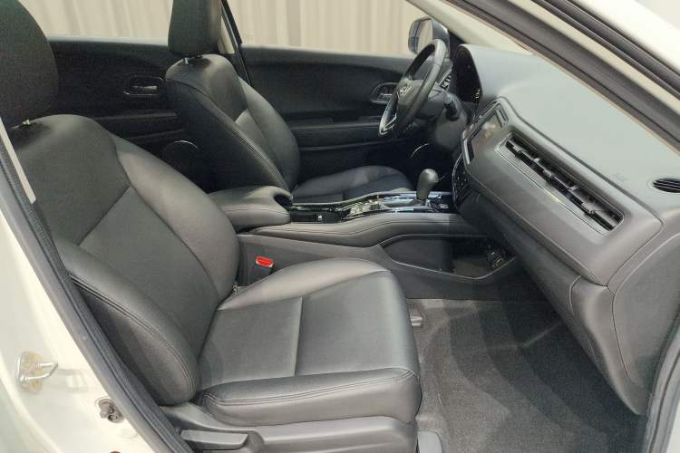 Used Honda Vezel 2015 1.8L CVT 2WD Luxury Model Right Front Seat