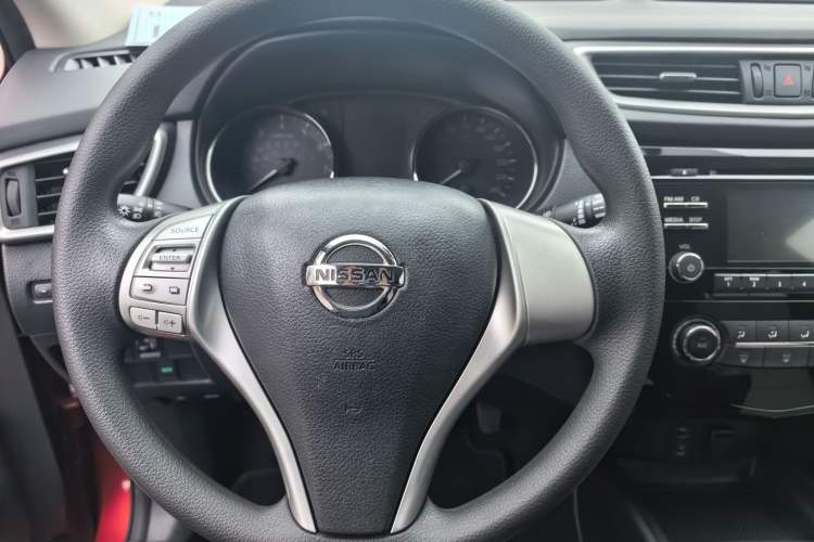 Used Nissan Qashqai 2016 2.0L CVT Elite Edition Steering Wheel