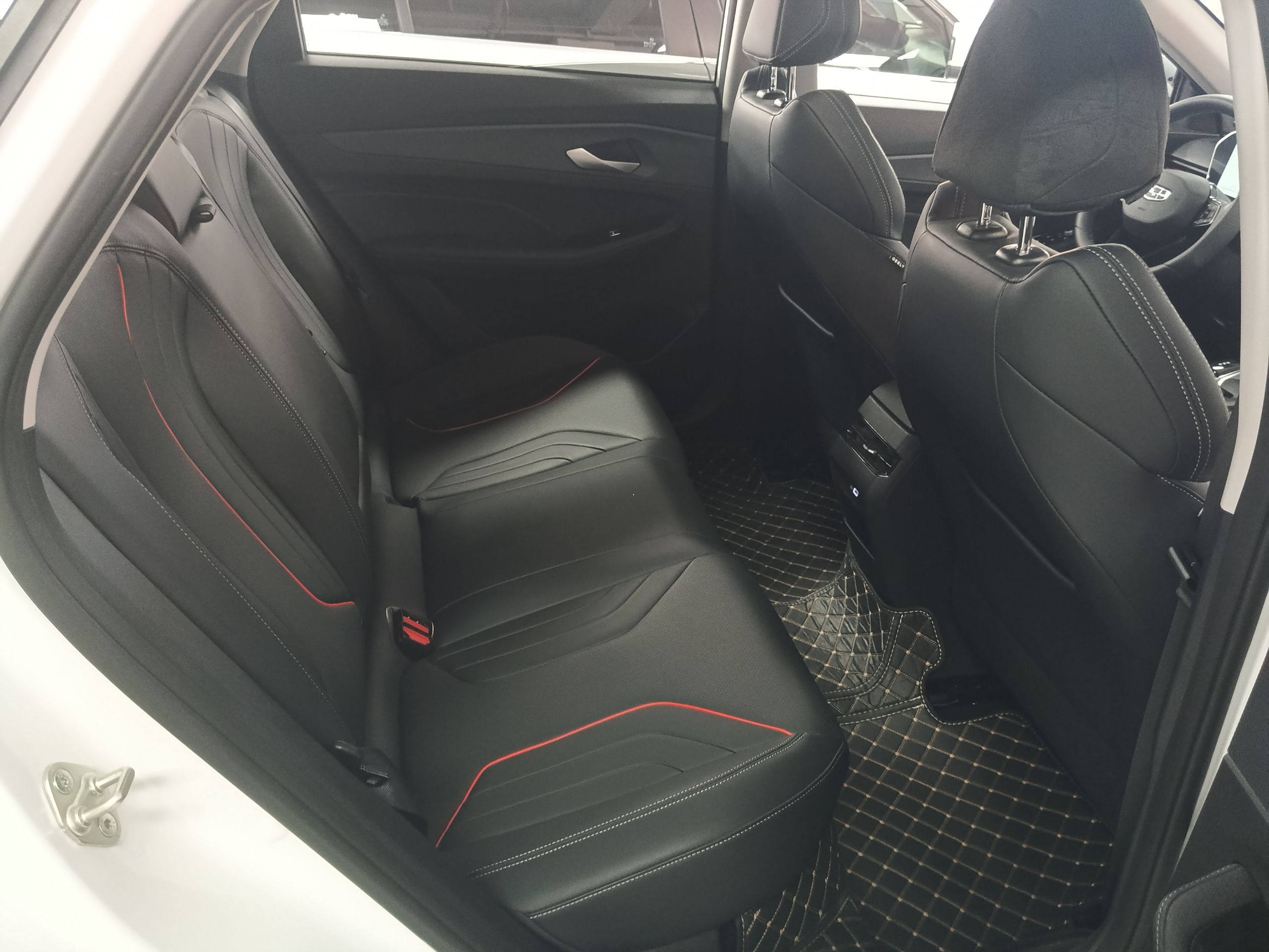Geely Auto Binray 2024 Binrui COOL 1.5T DCT Longteng Edition — снимка 9