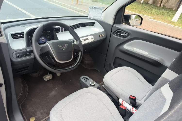 Used Wuling Hongguang MINIEV 2022 Macaron Premium Model – Lithium Iron Phosphate Center Console