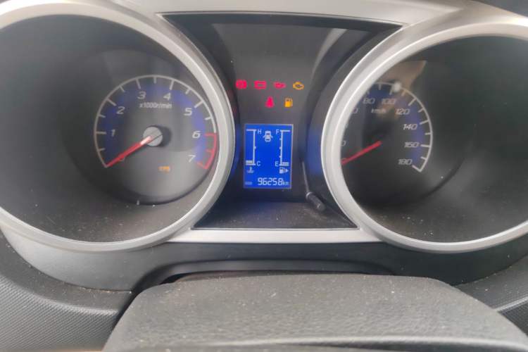 Used CHANGAN KAICHENG Ounuo S 2014 1.3L Elite Model Odometer Close Up