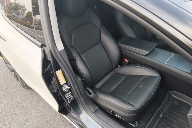 Used Tesla Model 3 2023 Rear-Wheel-Drive Version
