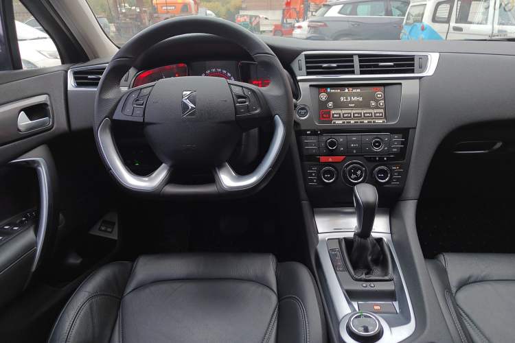 Used DS 6 2016 1.6T Luxury Edition THP160