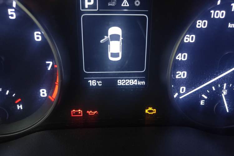 Used Hyundai Elantra (6th Generation / Lingdong) 2016 1.6L Automatic ZhiXuan – Elite Version Odometer Close Up