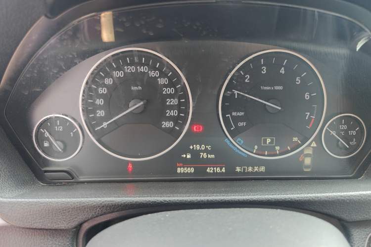 Used BMW 3 Series 2019 320Li Fashion Model Odometer Close Up