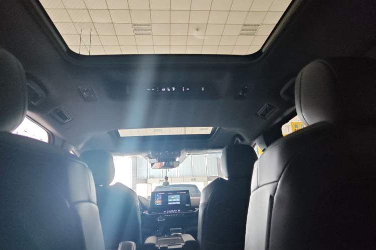 Used Toyota Granvia 2024 2.5L Hybrid Prestige PLUS Four-Wheel Drive Version
