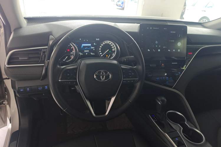 Used Toyota Camry 2021 2.0G Luxury Edition Interior 3
