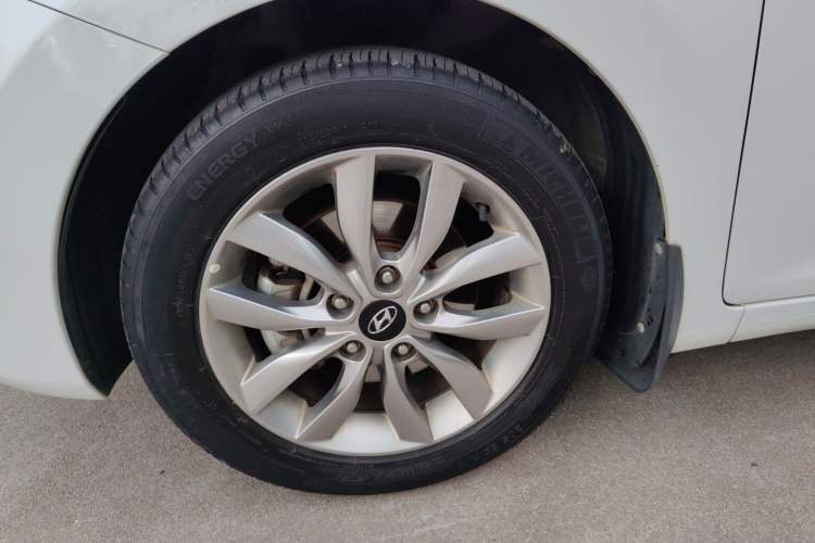 Used Hyundai Elantra (5th Generation / Langdong) 2015 1.6L Manual Fashion Edition