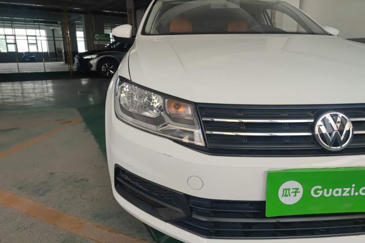 Used Volkswagen Santana 2016 1.6L Manual Fashion Edition Exterior 1