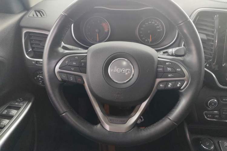 Used Jeep Cherokee 2019 2.0T Four-Wheel Drive Exploration Edition + Autonomous Driving Smart Package China V
