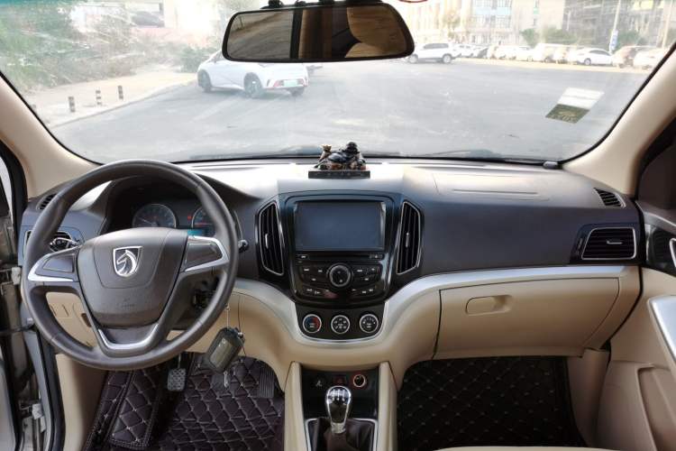 Used Baojun 730 2014 1.5L manual standard trim 7 seats
