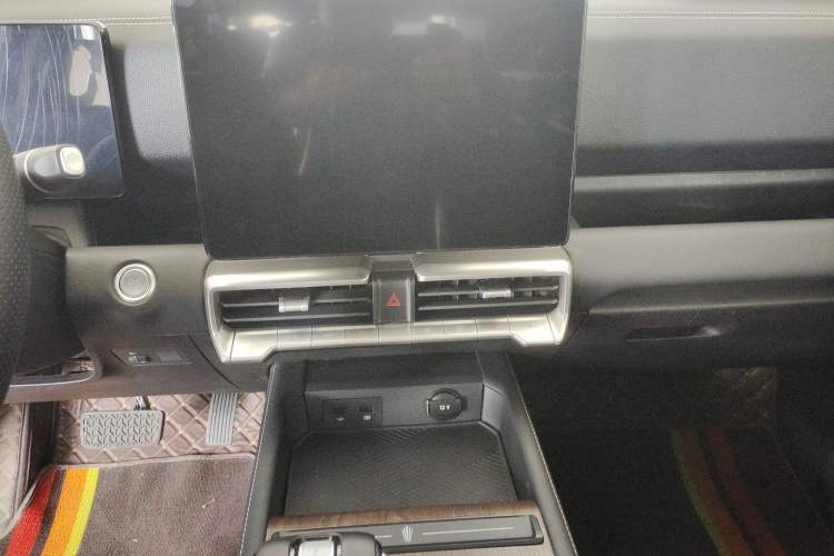 Used JMC DaDao 2023 Chasing Light 2.3T Diesel Automatic 4x4 Standard-Wheel Enjoyment Model
