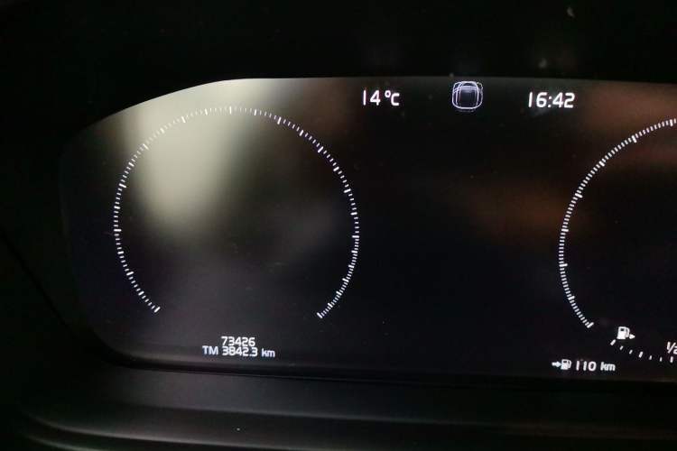 Used Volvo V90 2021 Cross Country B5 AWD Smart Range Edition Odometer Close Up