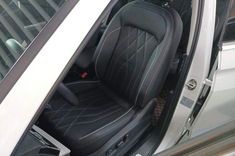 Used Volkswagen Tiguan L 2023 330TSI Automatic Two-Wheel Drive R-Line Enjoyment Edition