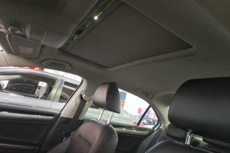 Used Volkswagen Sagitar 2018 280TSI DSG Comfort Model Headliner