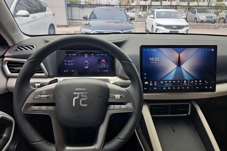 Used BYD Yuan UP 2025 Intelligent Driving Version 401 KM Dynamic Edition Steering Wheel