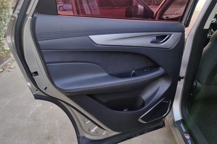 Used JETOUR X90 2019 1.6T DCT Yue Lü Edition 6 Seats China VI Standard Interior 4