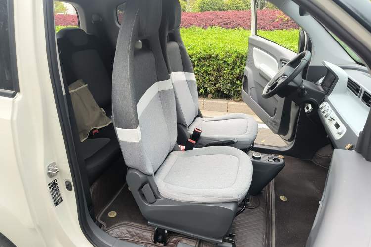 Used Wuling Hongguang MINIEV 2022 Macaron Premium Model – Lithium Iron Phosphate Interior 4