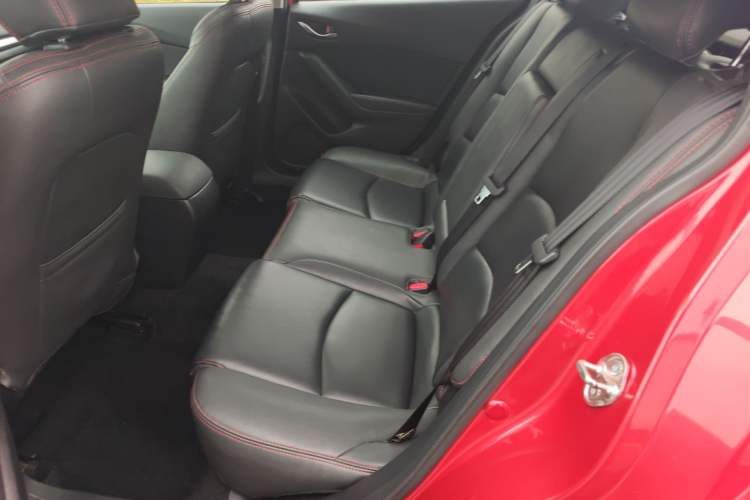 Used Mazda Mazda 3 Axela 2016 Hatchback 1.5L Automatic Luxury Model