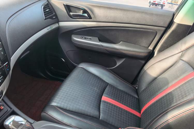 Used BYD S7 2015 2.0T Automatic Prestige Model Interior 7