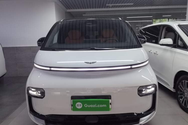 Used Geely Galaxy LEVC L380 2025 825 km Extraordinary Edition
